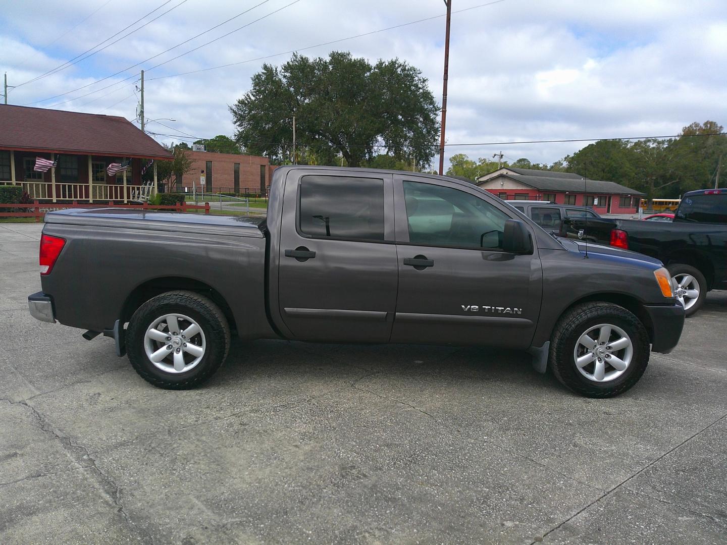2008 GRY NISSAN TITAN SE; LE; XE (1N6BA07D38N) , located at 1200 Cassat Avenue, Jacksonville, FL, 32205, (904) 695-1885, 30.302404, -81.731033 - Photo#4